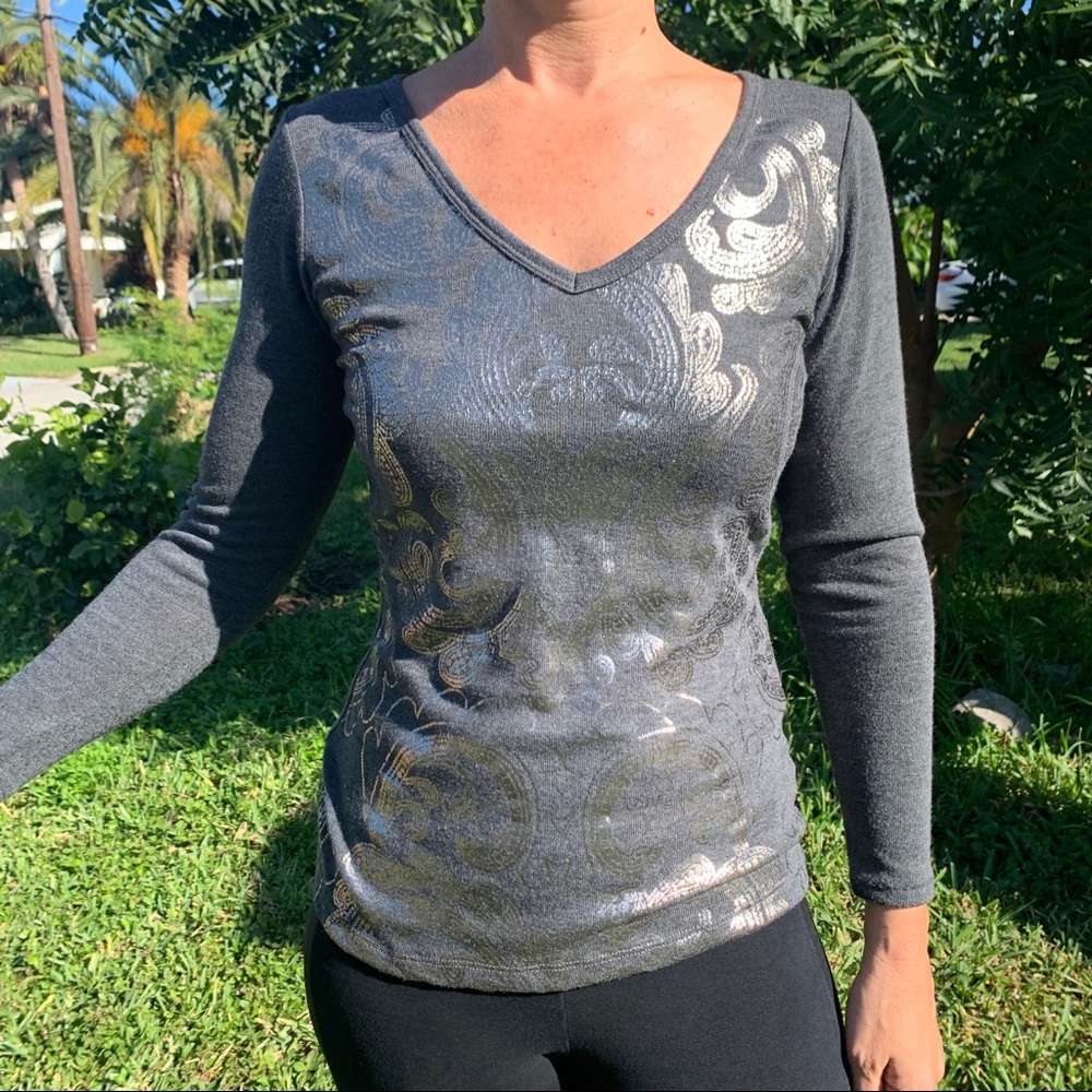 Cache long sleeved tee in XS